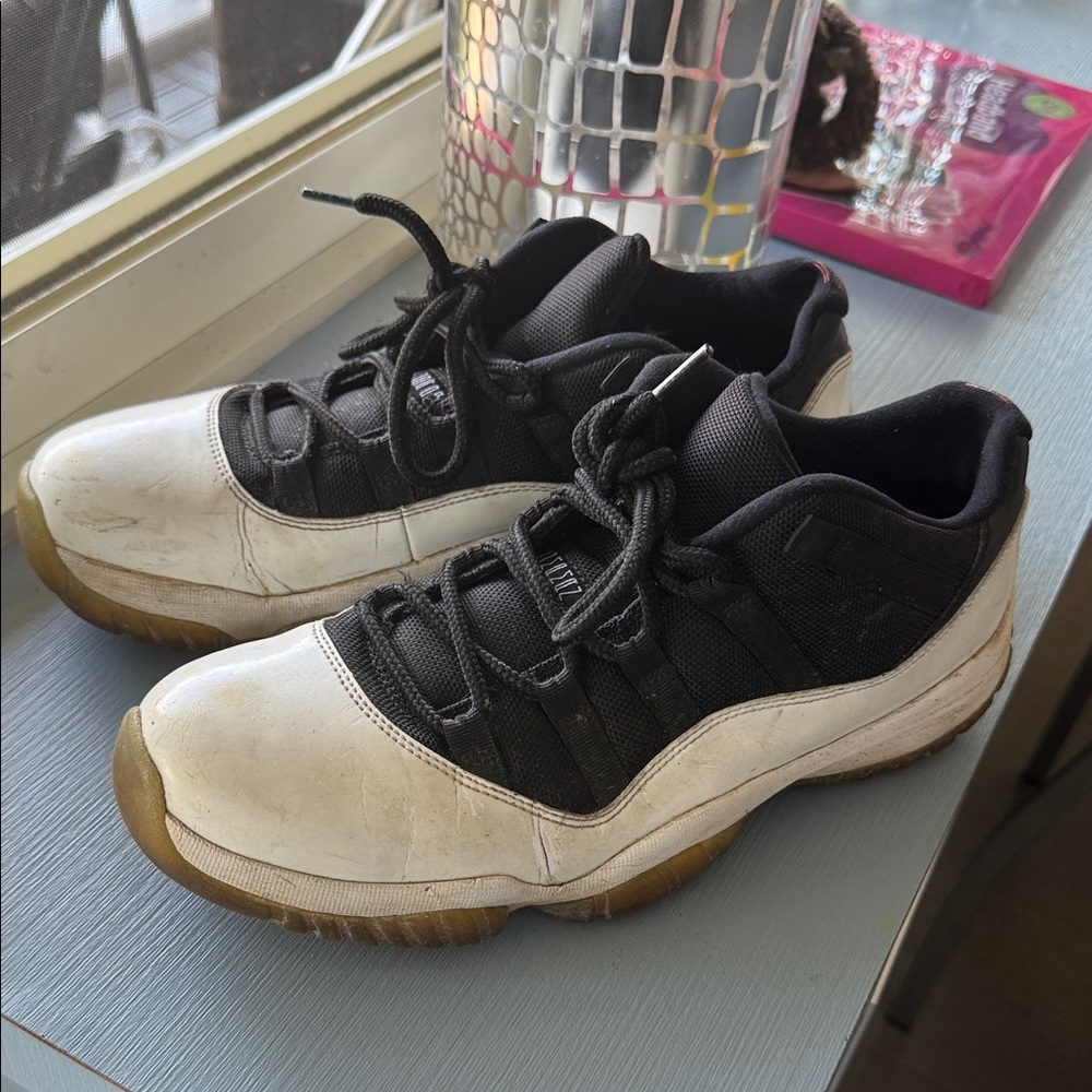 Jordon Black and White Low-Top Sneakers